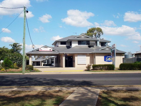 Oakey Motor Inn - Whitsundays Accommodation 0