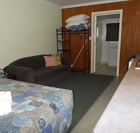 Oakridge Motel Tourist Park - Whitsundays Accommodation