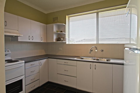 Oaks Apartment At Dee Why Beach - Whitsundays Accommodation 3