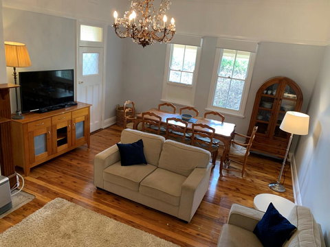 Oakwood Cottage - Whitsundays Accommodation 2