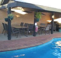 Oasis Motor Inn - Whitsundays Accommodation