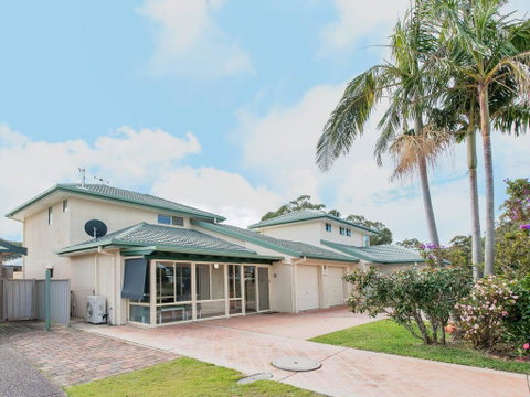 Occy's @ Fingal Bay - Whitsundays Accommodation 2