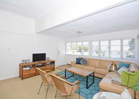 Ocean Breeze Hervey Bay - Whitsundays Accommodation 2