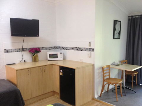 Ocean Shores Motel - Whitsundays Accommodation 1