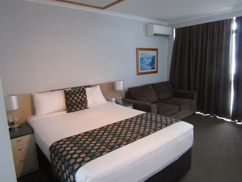 Ocean View Studios 75 The Strand, Free Fast Wifi/Foxtel - Whitsundays Accommodation 3