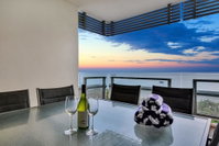 Oceana Darwin Central Oceanfront 3 bedroom 2 Lounge Room Pool Gym Tennis Court Sleeps 9