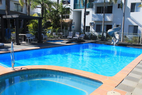 Oceanside Hawks Nest - Whitsundays Accommodation 0
