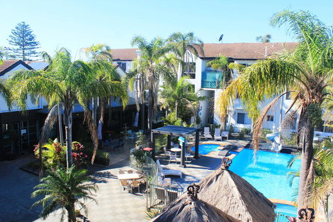 Oceanside Hawks Nest - Whitsundays Accommodation 1