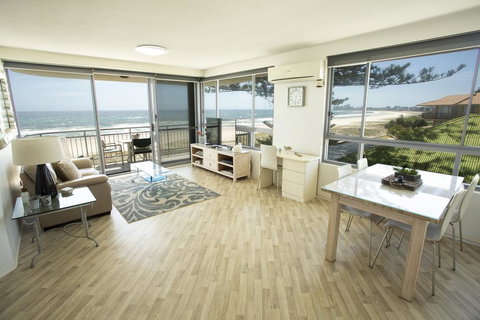 Oceanside Resort - Absolute Beachfront Apartments - Whitsundays Accommodation 2