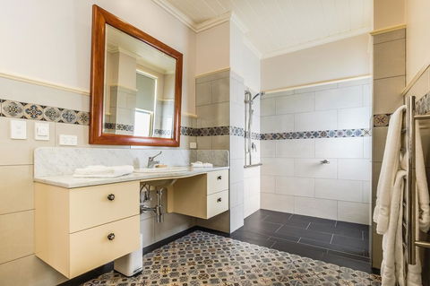 Old Bank Boutique Hotel - Whitsundays Accommodation 1