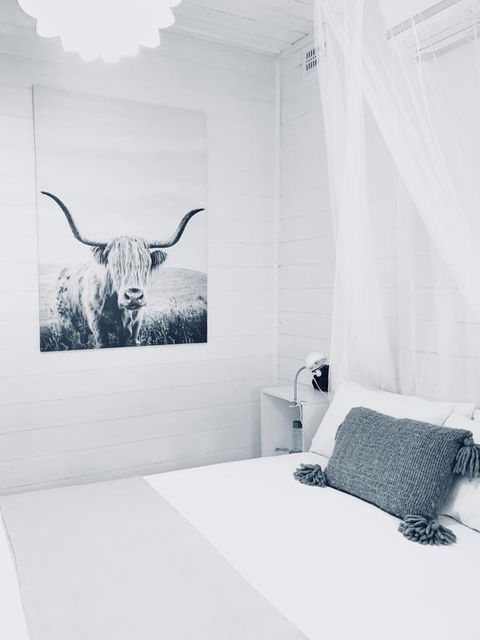 Old Railway Cottage - Whitsundays Accommodation 3