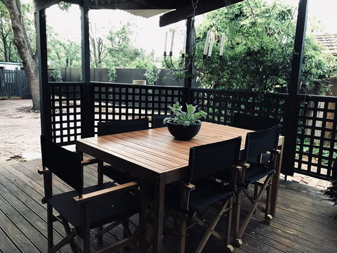 Old Railway Cottage - Whitsundays Accommodation 2