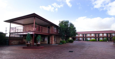 Old Willyama Motor Inn - Whitsundays Accommodation 1