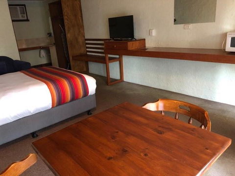 Olde Horsham Motor Inn - Whitsundays Accommodation 2