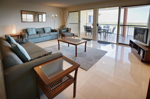 On The River Apartments - Whitsundays Accommodation 2