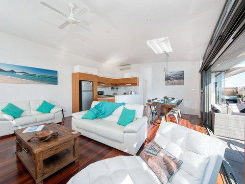 One Mile Cl, Townhouse 22, 26, The Deckhouse - Whitsundays Accommodation 1
