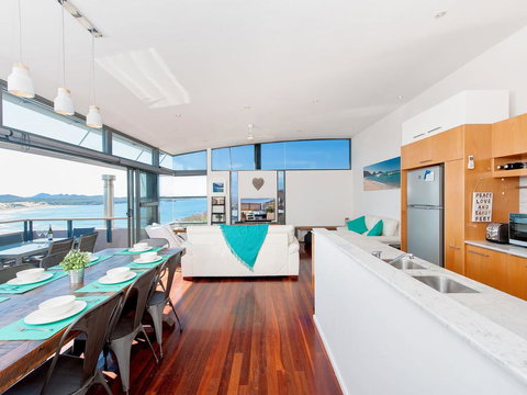 One Mile Cl, Townhouse 22, 26, The Deckhouse - Whitsundays Accommodation 3