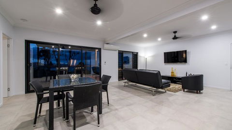 Onestep Airlie Retreat - Whitsundays Accommodation 2