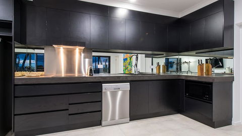 Onestep Airlie Retreat - Whitsundays Accommodation 1