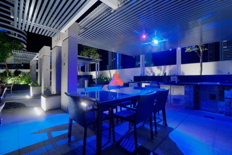 Oracle Broadbeach - Whitsundays Accommodation 1