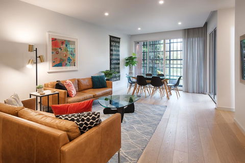 Orange Stay Townhouses - Whitsundays Accommodation 3