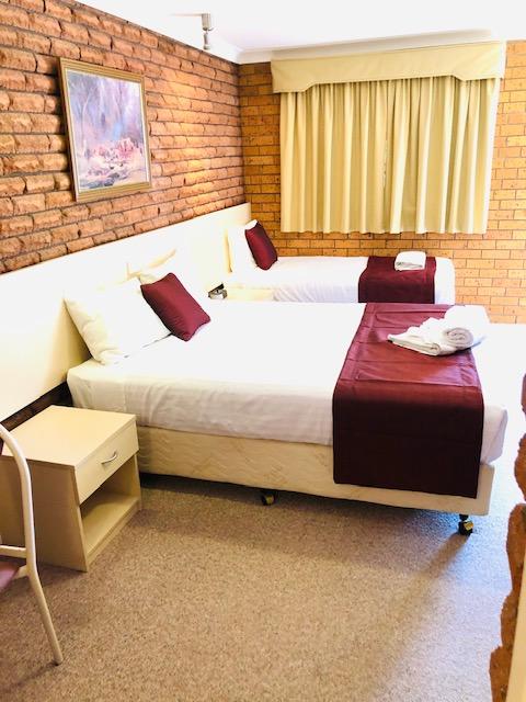 OVERLANDER MOTOR LODGE - Whitsundays Accommodation 3