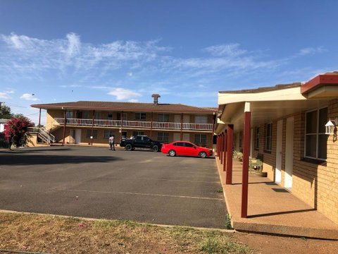 OVERLANDER MOTOR LODGE - Whitsundays Accommodation 0