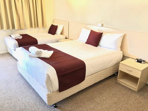 OVERLANDER MOTOR LODGE - Whitsundays Accommodation 1