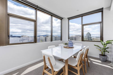 Oversized Luxe 1 Bedder - Amazing Barton - Gym - Whitsundays Accommodation 3