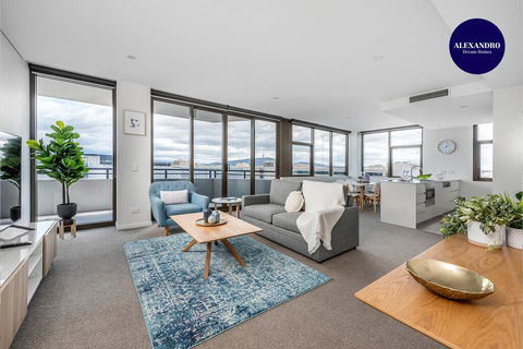 Oversized Luxe 1 Bedder - Amazing Barton - Gym - Whitsundays Accommodation 0