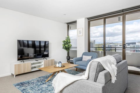Oversized Luxe 1 Bedder - Amazing Barton - Gym - Whitsundays Accommodation 2