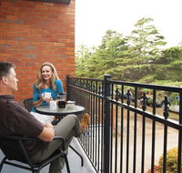 Oxley Court Serviced Apartments - Whitsundays Accommodation