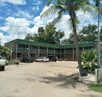 Palm Court Backpackers - Whitsundays Accommodation