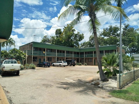 Palm Court Backpackers - Whitsundays Accommodation 0
