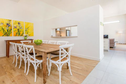 PALM COURT RETREAT - MORNINGTON - Whitsundays Accommodation 1