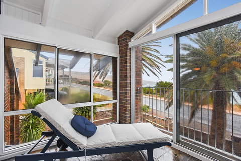 Palms On The Esplanade - Sellicks Beach - WiFi - Whitsundays Accommodation 3