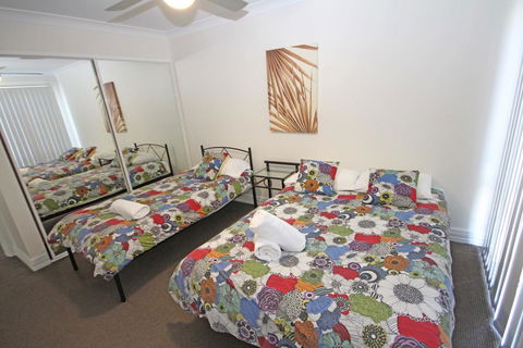 Paradise Waters - No. 19 - Whitsundays Accommodation 2