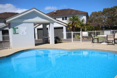 Paradise Waters - No. 19 - Whitsundays Accommodation 0