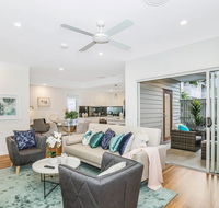 Park Avenue Townhouse Retreat Brisbane Sleeps 10 - Whitsundays Accommodation