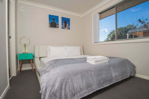 PEACEFUL 2Kingbed RootyHill Townhouse Near Station - Whitsundays Accommodation 1