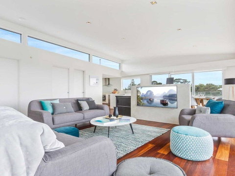 Perpendicular Penthouse - Modern Beachside Apartment - Whitsundays Accommodation 3