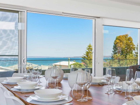 Perpendicular Penthouse - Modern Beachside Apartment - Whitsundays Accommodation 2