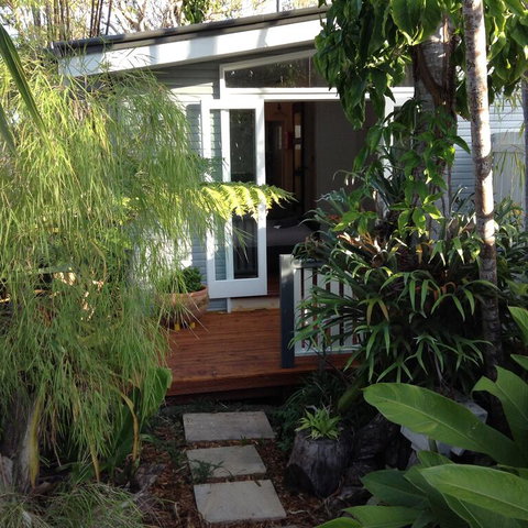 Petrie Garden Studio - Whitsundays Accommodation 0