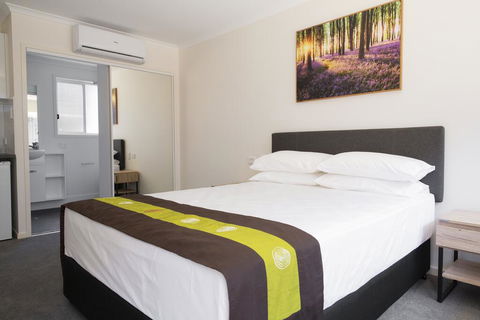 Petrie Mill Motel - Whitsundays Accommodation 0