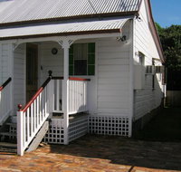 Pine Cottage - Whitsundays Accommodation