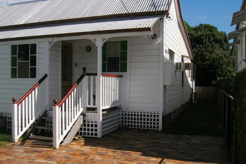 Pine Cottage - Whitsundays Accommodation 0