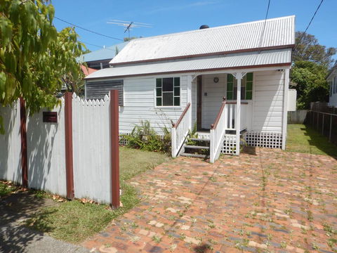 Pine Cottage - Whitsundays Accommodation 2