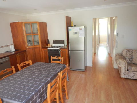Pine Cottage - Whitsundays Accommodation 3