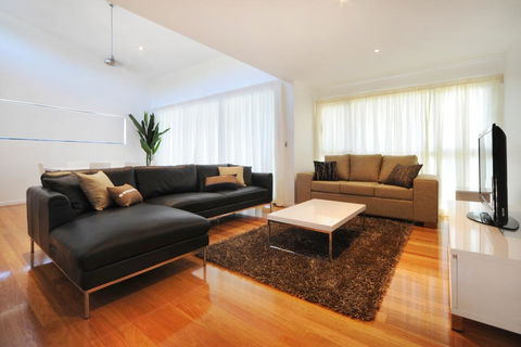 Pinnacle Apartments - Whitsundays Accommodation 0