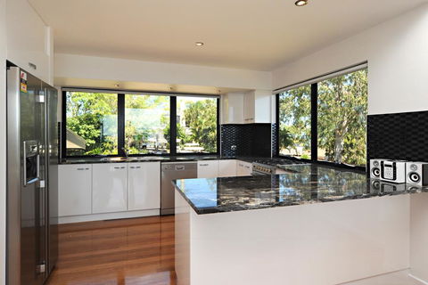 Pinnacle Apartments - Whitsundays Accommodation 2
